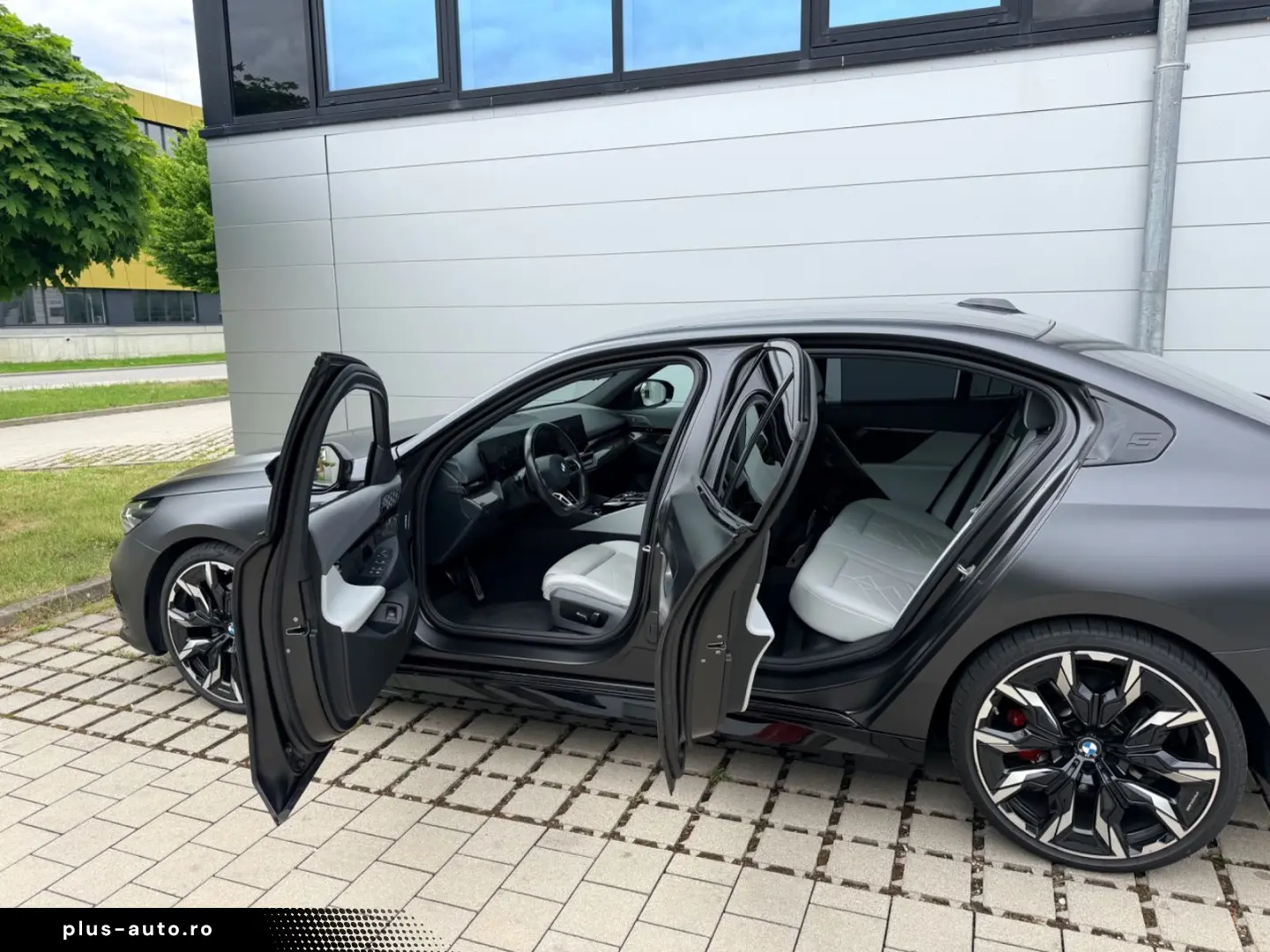 BMW 520d xDrive G60 M-Sport Frozen Mega Optik