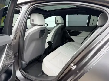 BMW 520d xDrive G60 M-Sport Frozen Mega Optik