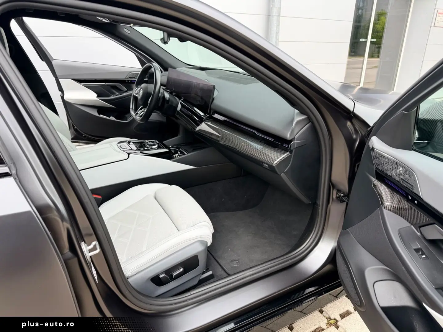 BMW 520d xDrive G60 M-Sport Frozen Mega Optik