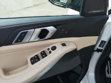 BMW X5 M50 i LED LEDER NAVI PANO SHZ PDC SOFT-CLOSE