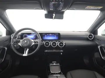MERCEDES-BENZ A 200 Progressive Pano.-Dach CarPlay Winter-P.