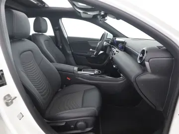MERCEDES-BENZ A 200 Progressive Pano.-Dach CarPlay Winter-P.