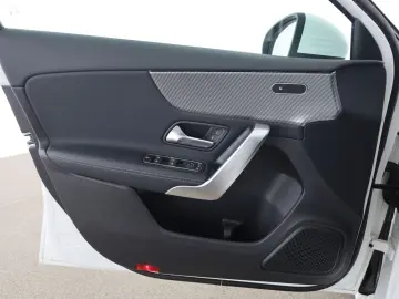MERCEDES-BENZ A 200 Progressive Pano.-Dach CarPlay Winter-P.