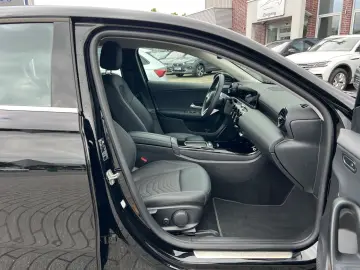MERCEDES-BENZ A 180 d Advanced LED Mbux R-Kamera Fer…