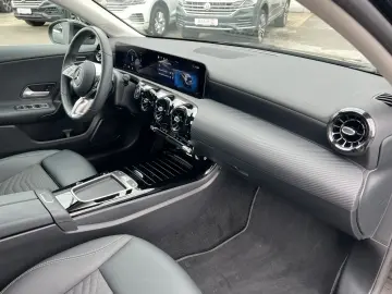 MERCEDES-BENZ A 180 d Advanced LED Mbux R-Kamera Fer…