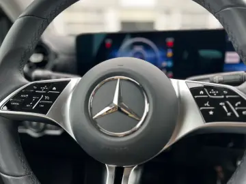 MERCEDES-BENZ A 180 d Advanced LED Mbux R-Kamera Fer…