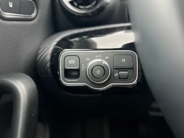 MERCEDES-BENZ A 180 d Advanced LED Mbux R-Kamera Fer…