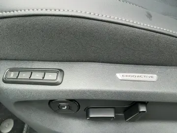 VW Tayron 1.5 l eHybrid R-Line   MATRIX LED   PANO
