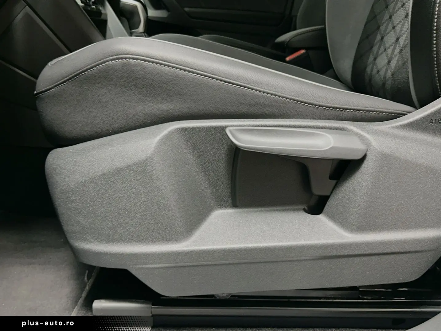 VW Tiguan R-Line 2.0TDI DSG 4Motion Navi PDC Klima