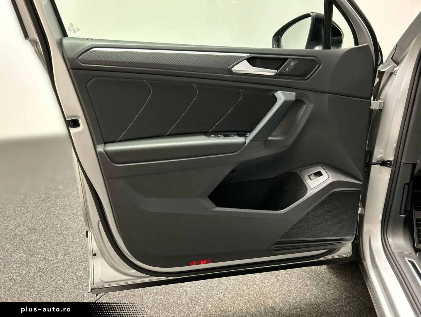 VW Tiguan R-Line 2.0TDI DSG 4Motion Navi PDC Klima