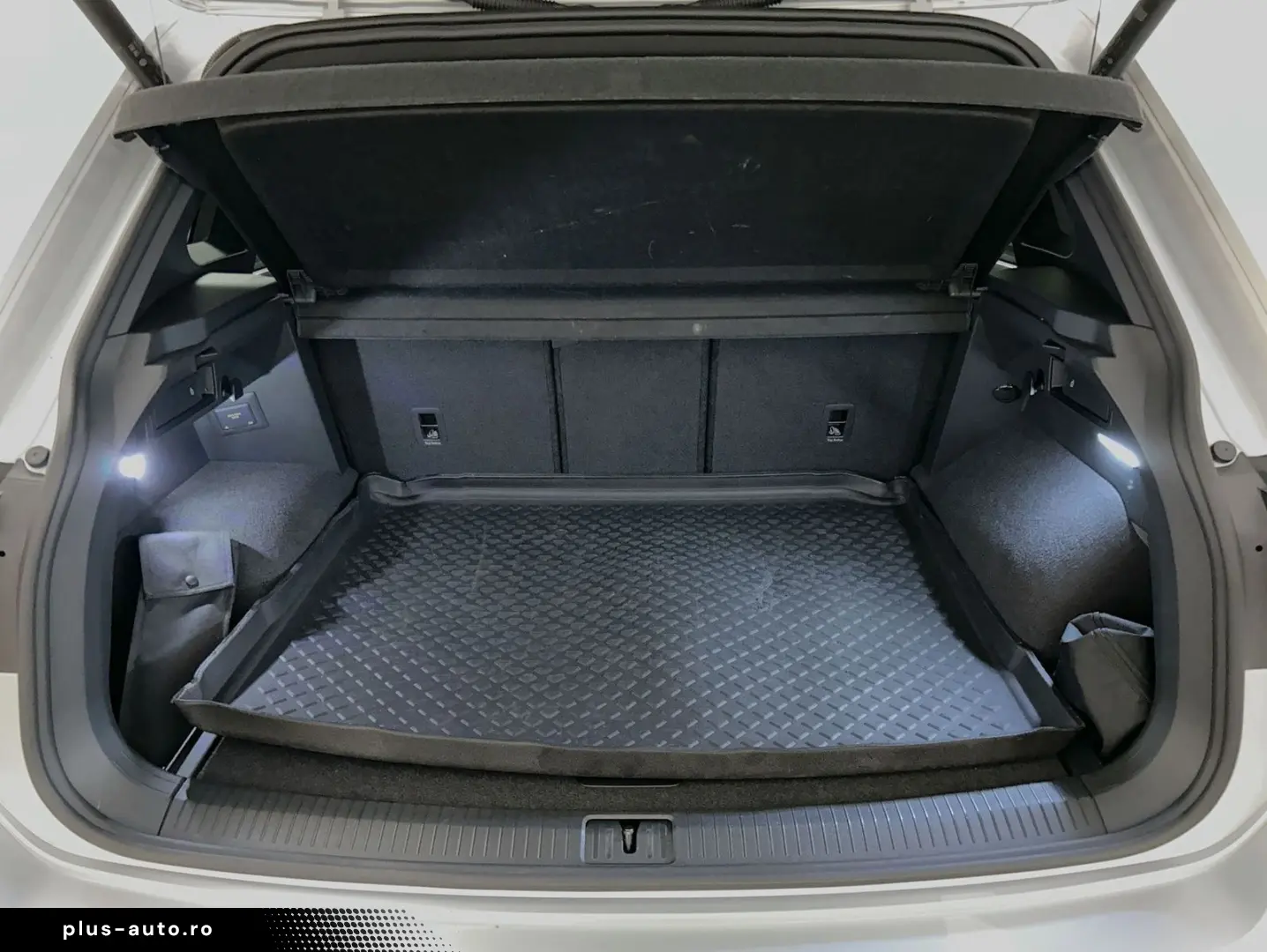 VW Tiguan R-Line 2.0TDI DSG 4Motion Navi PDC Klima