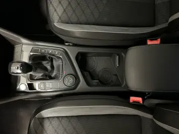 VW Tiguan R-Line 2.0TDI DSG 4Motion Navi PDC Klima