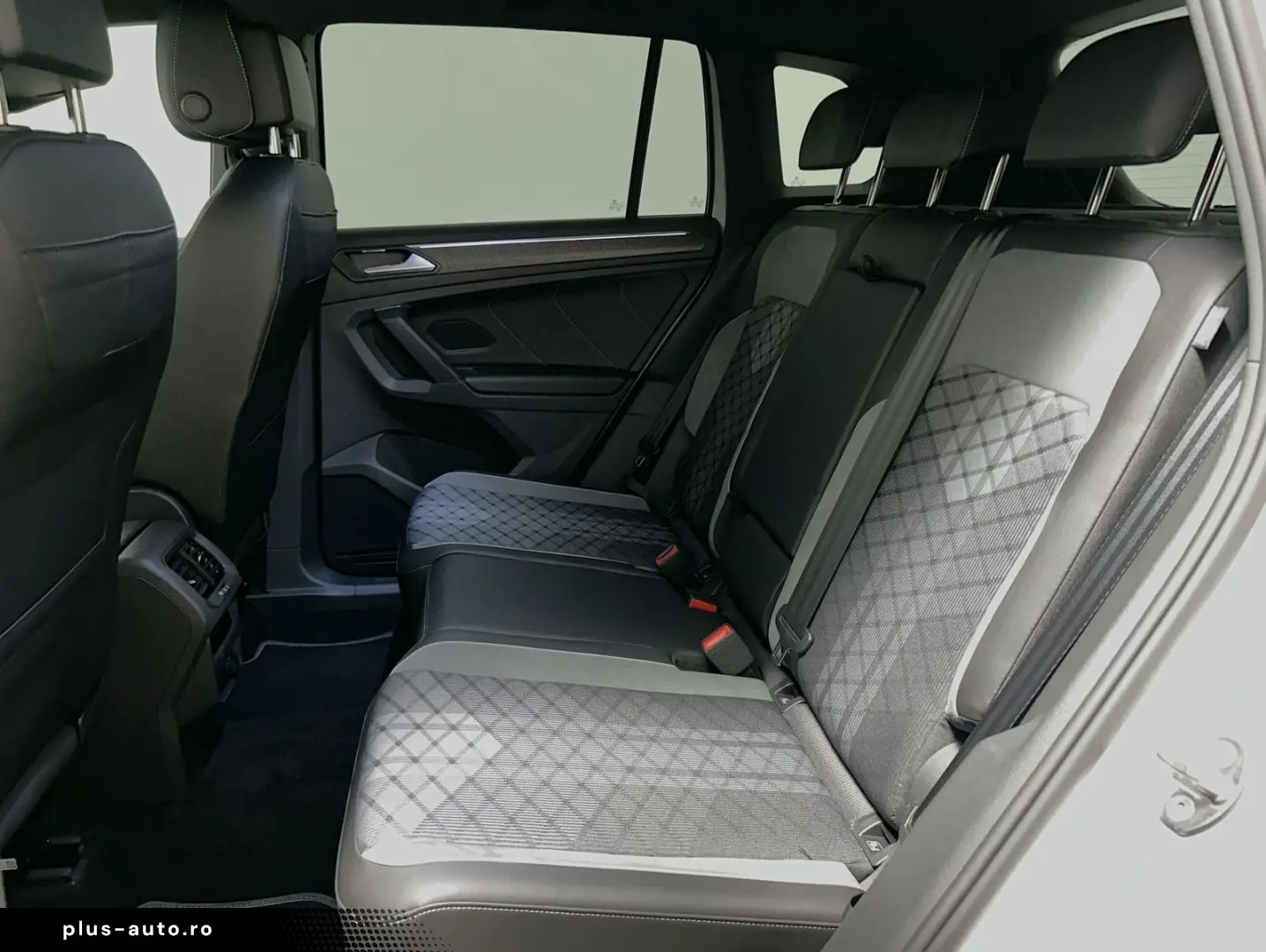 VW Tiguan R-Line 2.0TDI DSG 4Motion Navi PDC Klima