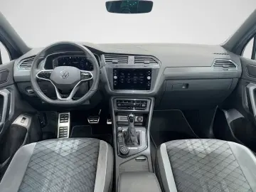 VW Tiguan 2.0 TDI 4M DSG R LINE PANO AHK MATRIX CAM