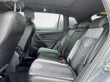 VW Tiguan 2.0 TDI 4M DSG R LINE PANO AHK MATRIX CAM