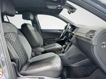 VW Tiguan 2.0 TDI 4M DSG R LINE PANO AHK MATRIX CAM