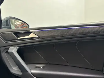VW Tiguan 2.0 TDI 4M DSG R LINE PANO AHK MATRIX CAM