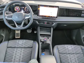 VW Tiguan 2.0 TDI DSG 4M R-Line STHZ PANO MATRIX