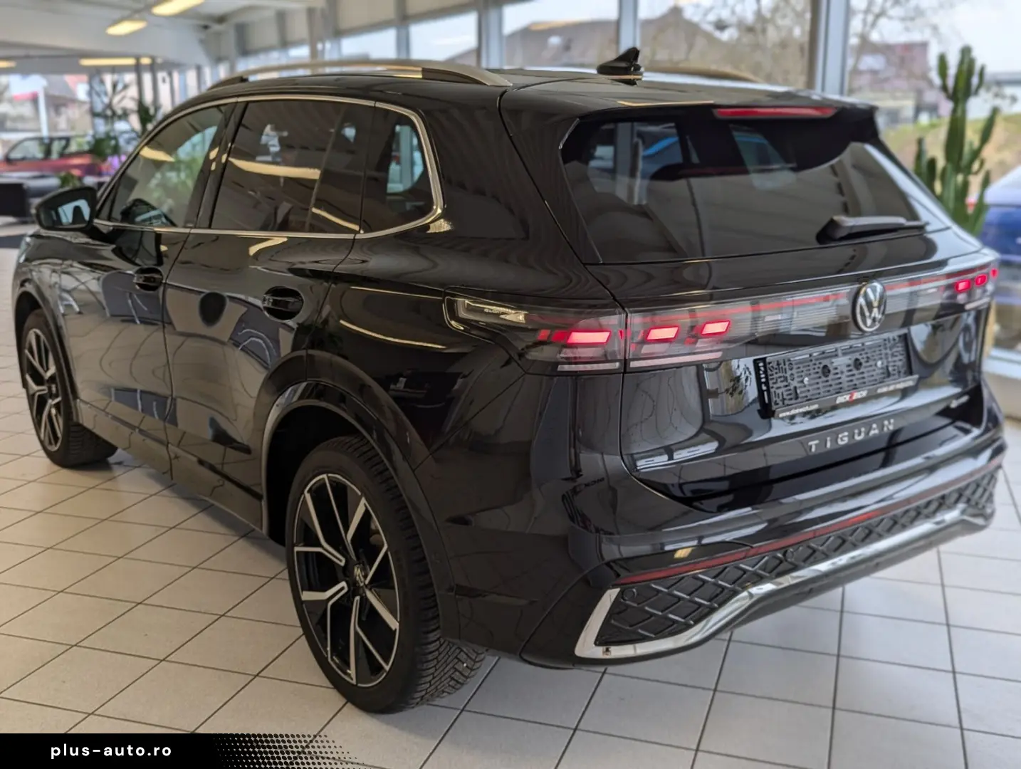 VW Tiguan 2.0TDI R-Line 4M Pano H K AHK Matrix 20