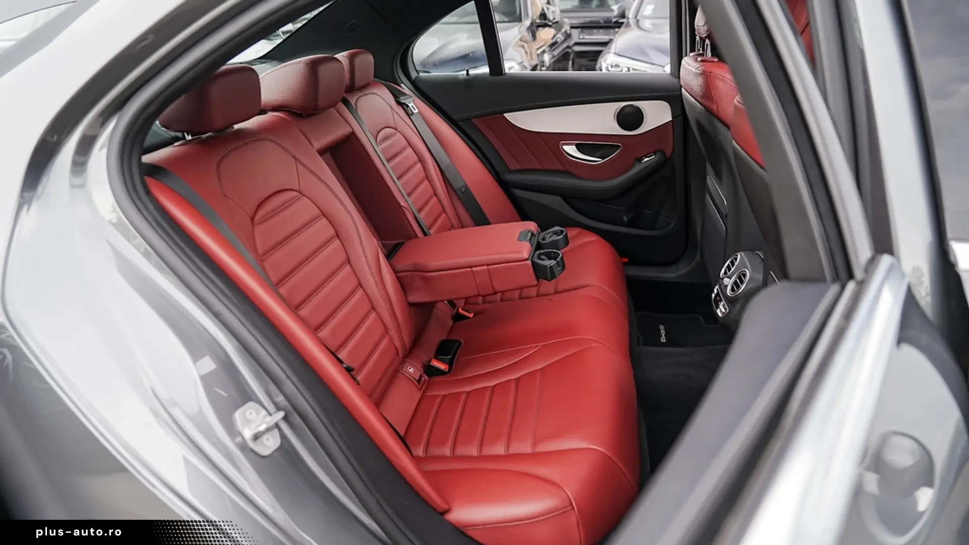 Mercedes-Benz C 300 e 4MATIC 9G-TRONIC AMG Line