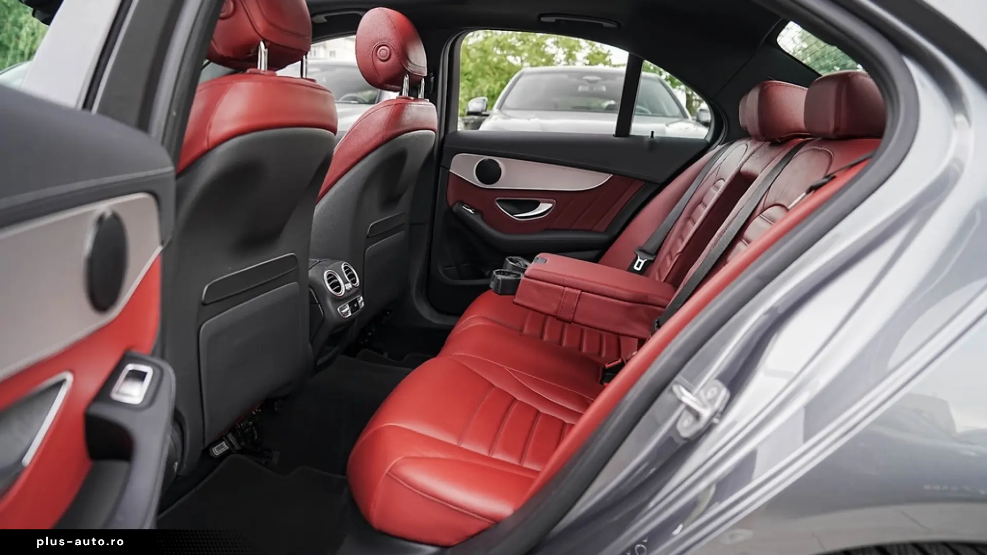Mercedes-Benz C 300 e 4MATIC 9G-TRONIC AMG Line