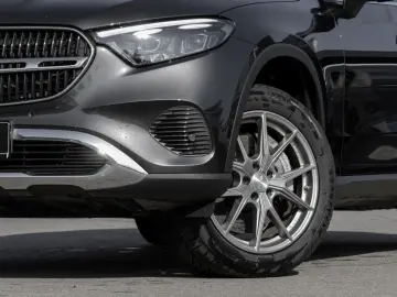 MERCEDES-BENZ GLC 300 e 4M Avantgarde Wide Digital P…