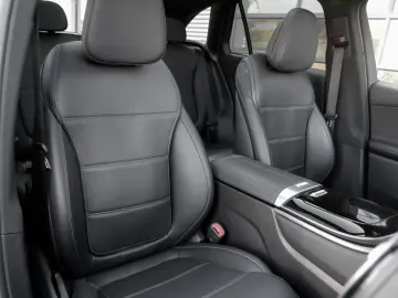 MERCEDES-BENZ GLC 300 e 4M Avantgarde Wide Digital P…