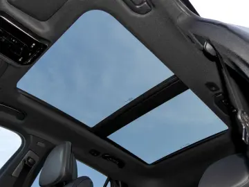 MERCEDES-BENZ GLC 300 e 4M Avantgarde Wide Digital P…