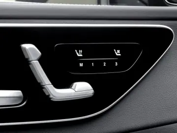 MERCEDES-BENZ GLC 300 e 4M Avantgarde Wide Digital P…