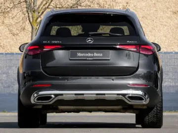 MERCEDES-BENZ GLC 300 e 4M Avantgarde Wide Digital P…