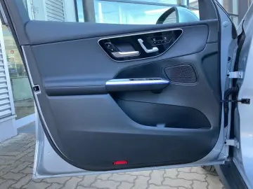 MERCEDES-BENZ GLC 300 de 4M Sitzklima Pano DISTRONIC…