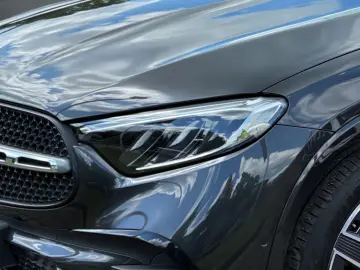MERCEDES-BENZ GLC 300 e 4M AMG LED MBUX AMBIENTE CARPLAY AHK