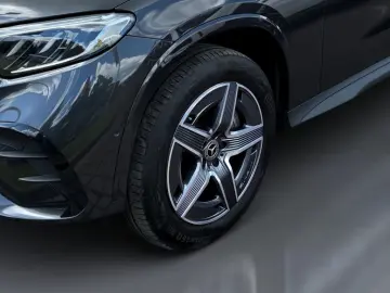 MERCEDES-BENZ GLC 300 e 4M AMG LED MBUX AMBIENTE CARPLAY AHK