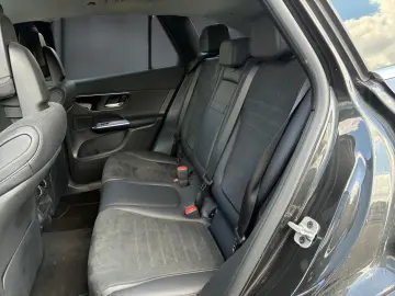 MERCEDES-BENZ GLC 300 e 4M AMG LED MBUX AMBIENTE CARPLAY AHK