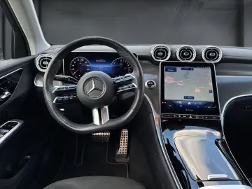 MERCEDES-BENZ GLC 300 e 4M AMG LED MBUX AMBIENTE CARPLAY AHK