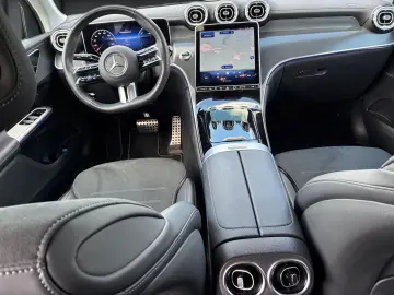 MERCEDES-BENZ GLC 300 e 4M AMG LED MBUX AMBIENTE CARPLAY AHK