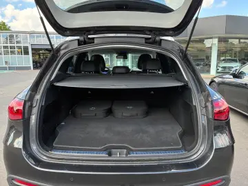 MERCEDES-BENZ GLC 300 e 4M AMG LED MBUX AMBIENTE CARPLAY AHK
