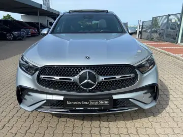 MERCEDES-BENZ GLC 300 e 4M AMG-Premium AHK Pano Dist…