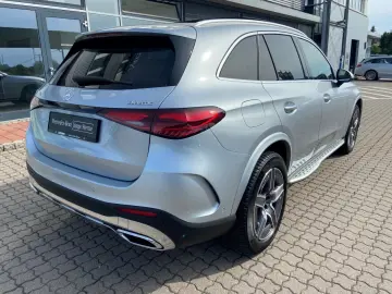 MERCEDES-BENZ GLC 300 e 4M AMG-Premium AHK Pano Dist…