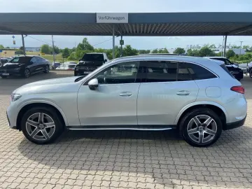 MERCEDES-BENZ GLC 300 e 4M AMG-Premium AHK Pano Dist…