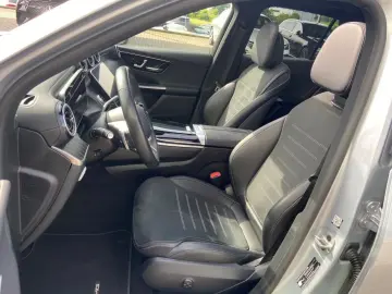 MERCEDES-BENZ GLC 300 e 4M AMG-Premium AHK Pano Dist…
