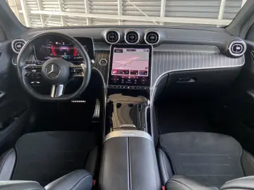 MERCEDES-BENZ GLC 300 e 4M AMG-Premium AHK Pano Dist…