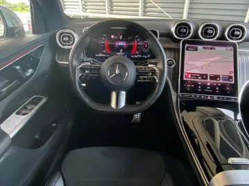 MERCEDES-BENZ GLC 300 e 4M AMG-Premium AHK Pano Dist…