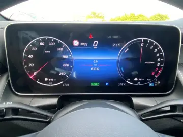 MERCEDES-BENZ GLC 300 e 4M AMG-Premium AHK Pano Dist…