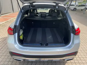 MERCEDES-BENZ GLC 300 e 4M AMG-Premium AHK Pano Dist…