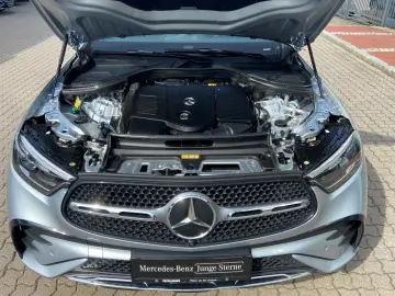 MERCEDES-BENZ GLC 300 e 4M AMG-Premium AHK Pano Dist…