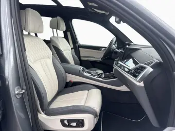 BMW X5 xDr50e MSPORT  2-Achs AHK Pano AdpLED PAPro