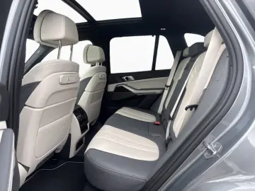 BMW X5 xDr50e MSPORT  2-Achs AHK Pano AdpLED PAPro