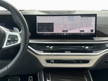 BMW X5 xDr50e MSPORT  2-Achs AHK Pano AdpLED PAPro