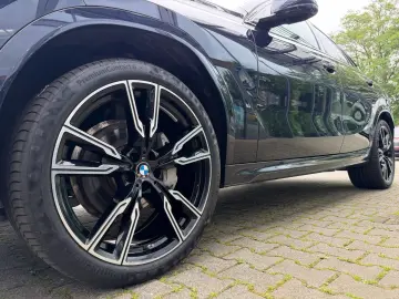 BMW X6 xDrive40d M Sport 22  Massage AHK StHzg PANO